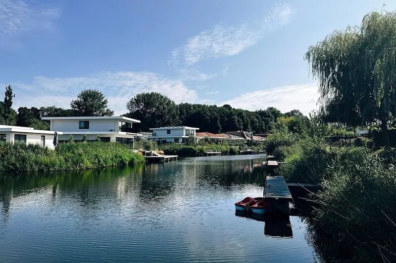 Luxury holiday home in Zeewolde with garden and bubble bath