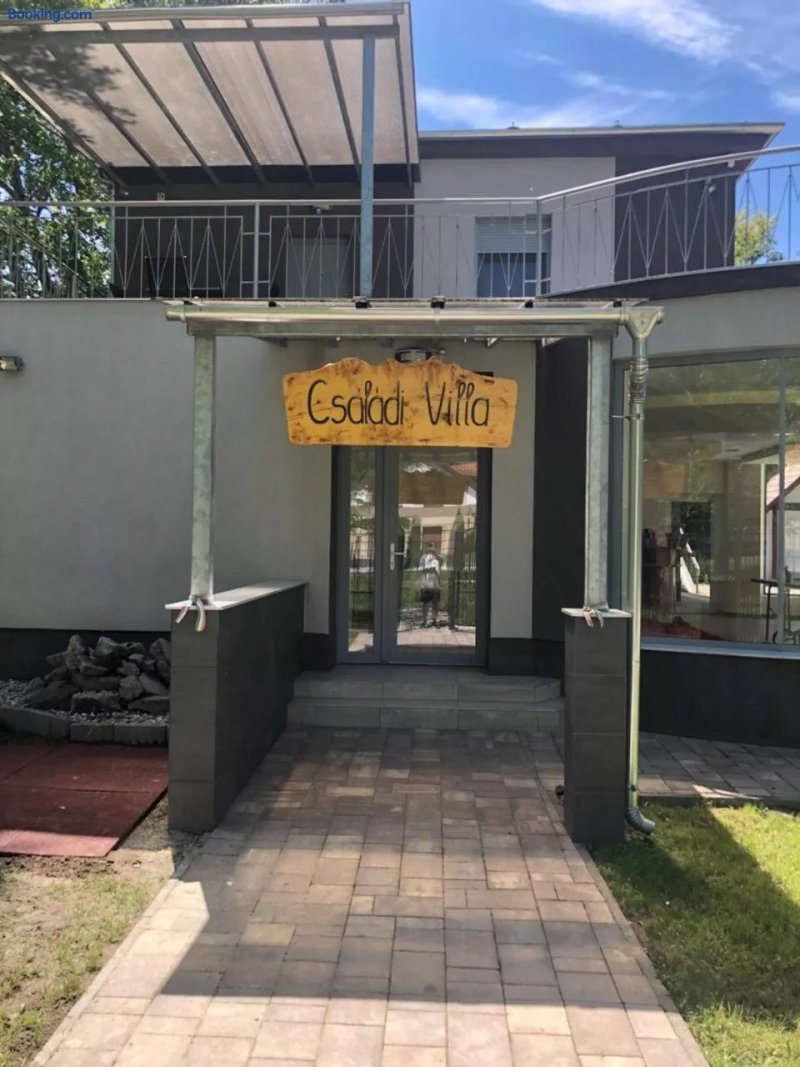 Csaladi Villa