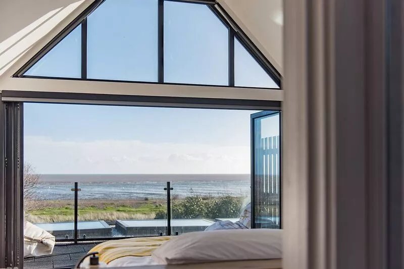 Waters Edge -  a holiday let by Bloom Stays that sleeps 15 guests  in 6 bedrooms