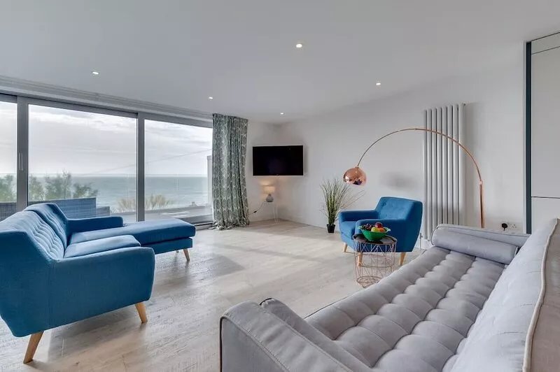 Longitude 5° W - Three Bedroom House, Sleeps 6