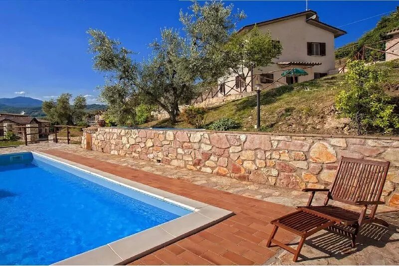 Small Villa "il Casaletto", pool, fantastic valley view on Roman countryside