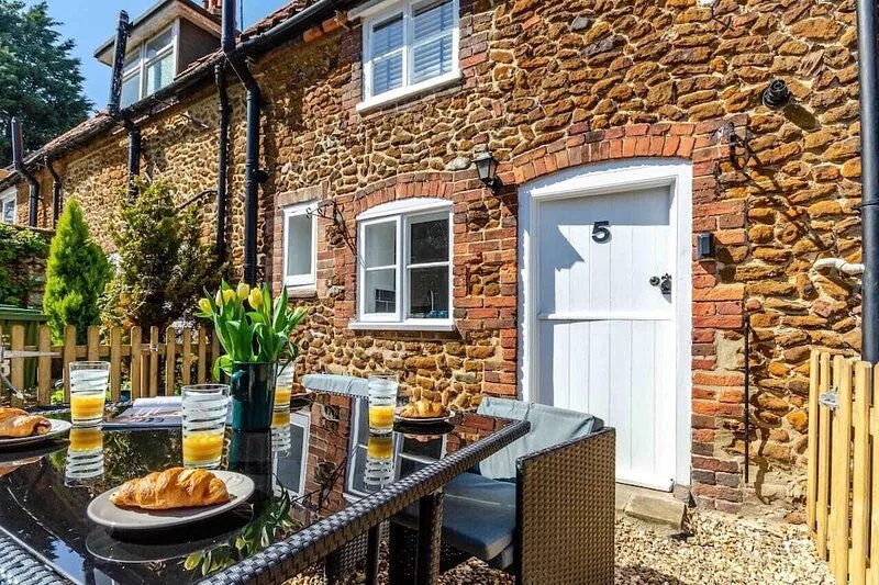 Pinnacle Cottage - Two Bedroom House, Sleeps 4