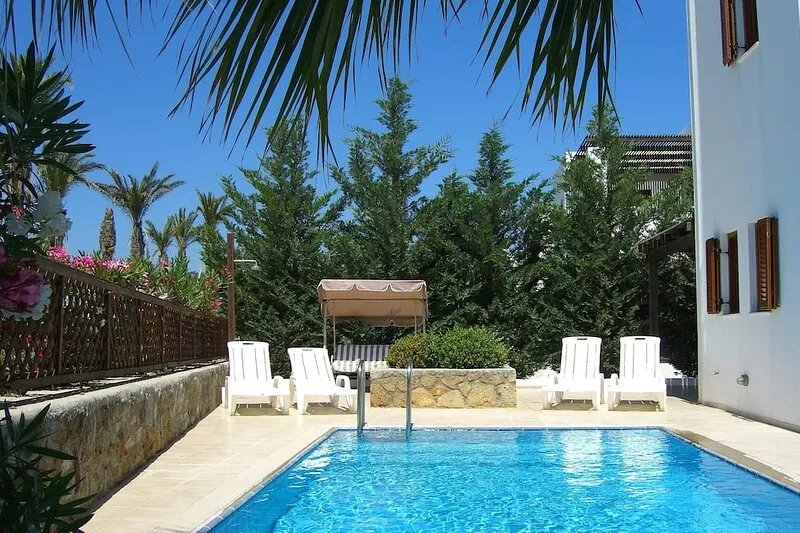 Detached Villa With Private Pool and Garden. Also has BBQ and Free Wifi.