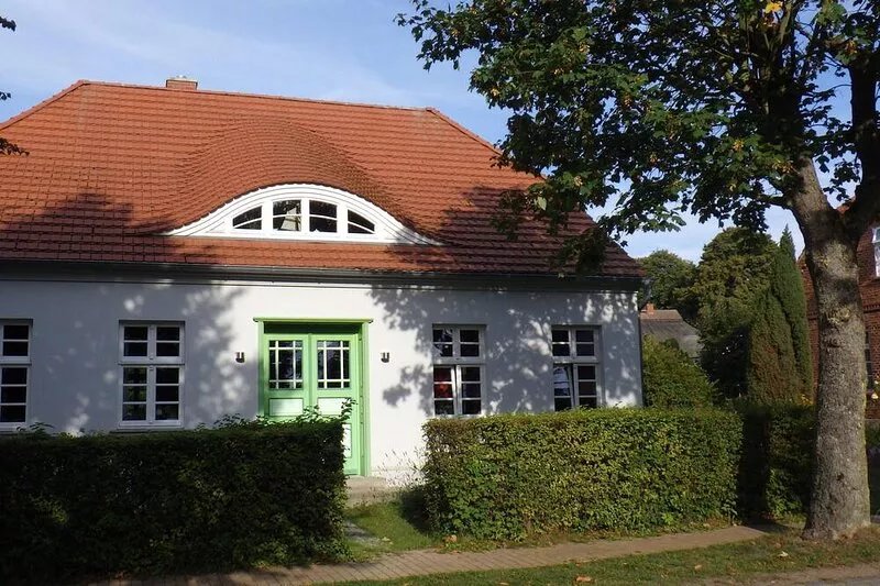 Lovingly furnished apartment in a quiet location with a beautiful garden near
