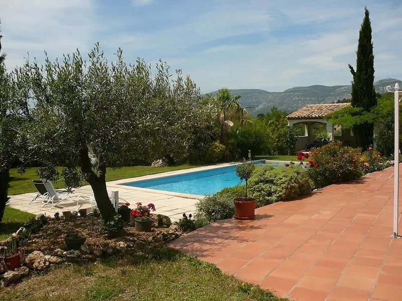 Bed and Breakfast in a 19th century Bastide in a large wooded park with