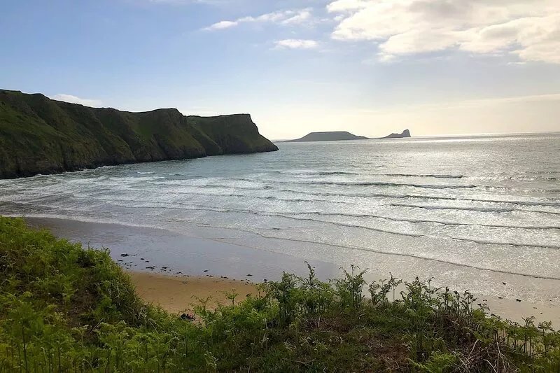Gower Rhossili sleeps 12. Seaside, holiday home with large garden.