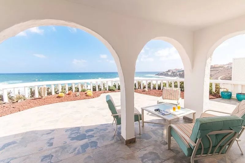 House terrace 100m above the beach.Magnificent views180ºbeach.Golf. Free Wifi