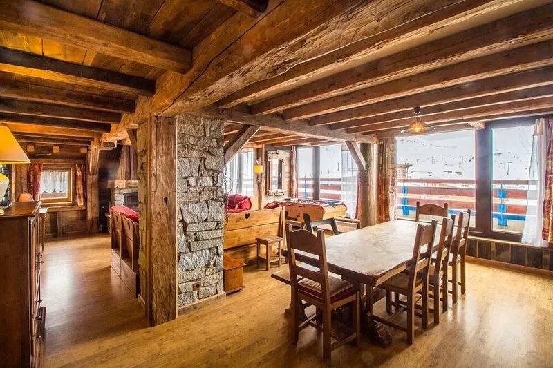 Chalet-style apartment for 10 people (120 m² - 4 bedrooms) in Arc 2000