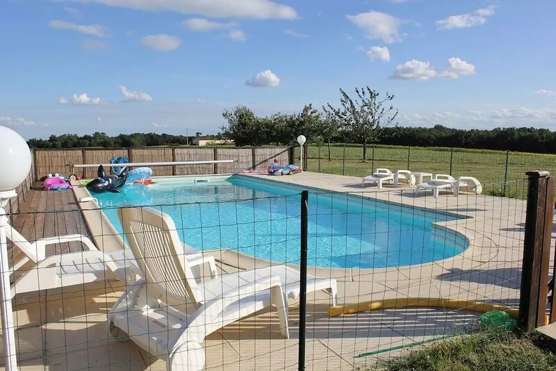 Large family and pet friendly farmhouse with substantial grounds & swimming pool