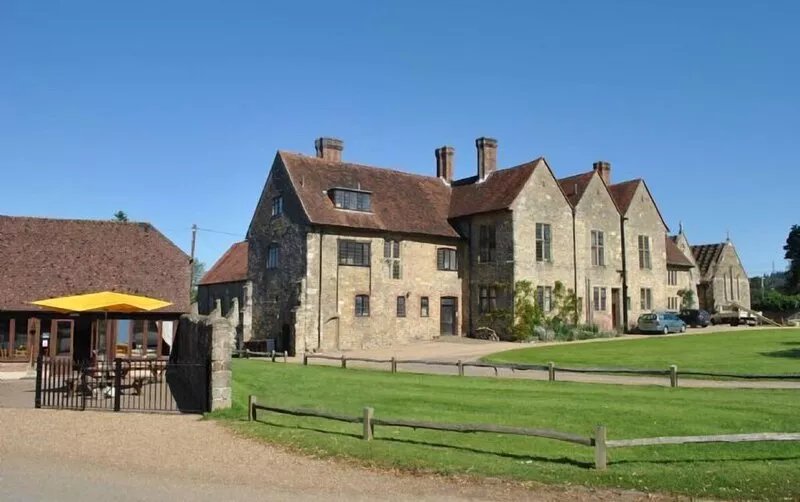 Cosy holiday home in a quiet area of Midhurst, West Sussex.