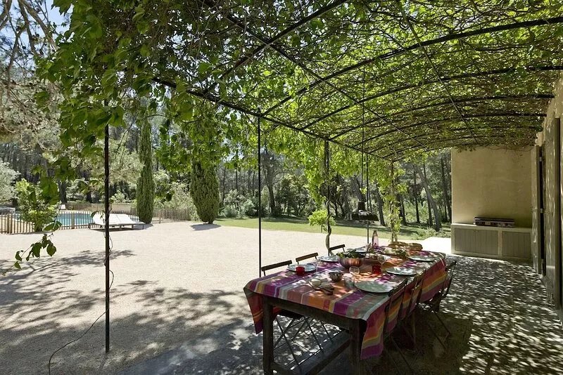 Charming Provencal house situated in a privileged environment in les Alpilles
