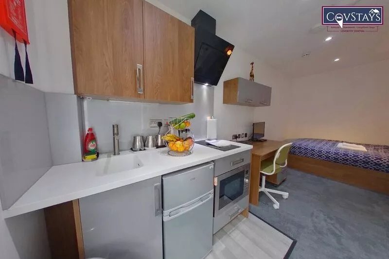 Victoria House - Standard Studio by CovStays