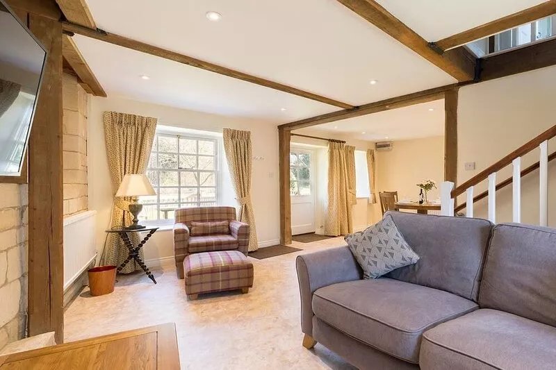 A sudeley castle cottage that sleeps 4 guests  in 2 bedrooms