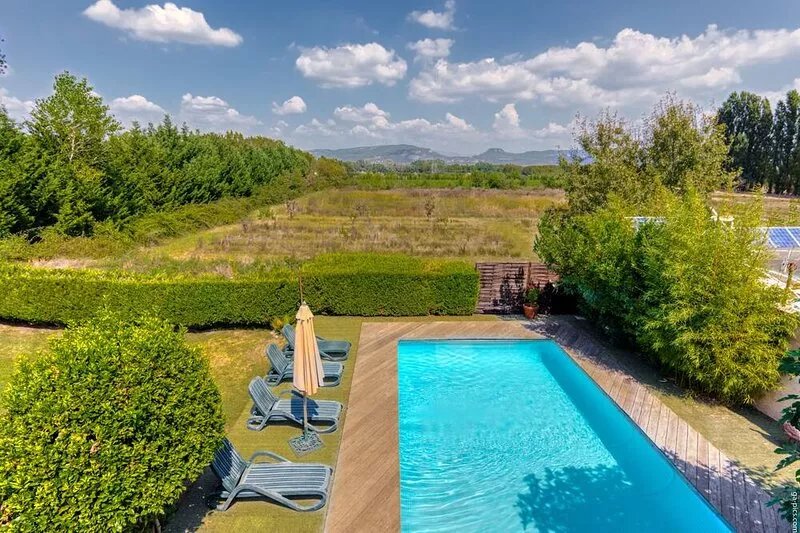 Rustic 18th Century Farmhouse With Pool and view, 20 minutes drive to beaches