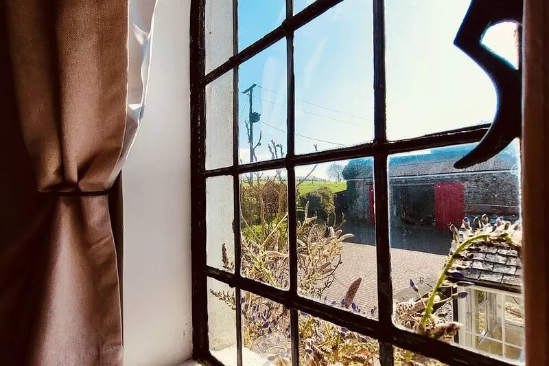 Devon Hideaway: Historic Barn, Jacuzzi & Expansive Exmoor Views