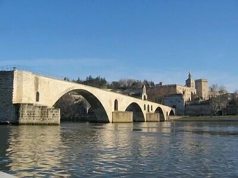 In the historic center of Avignon, pleasant luxury F3.