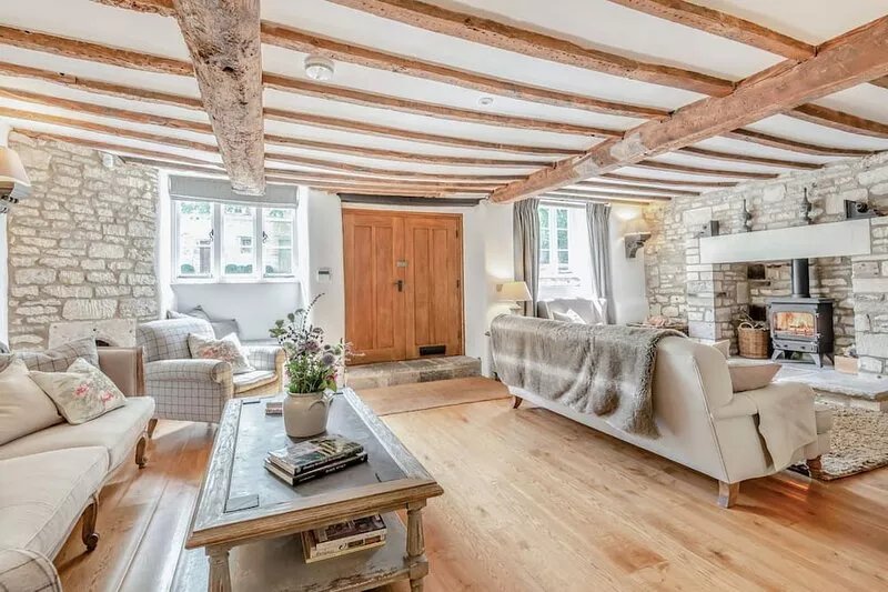 Large 4 bedroom luxury holiday home in the Cotswolds for 10 guests - The Brewery