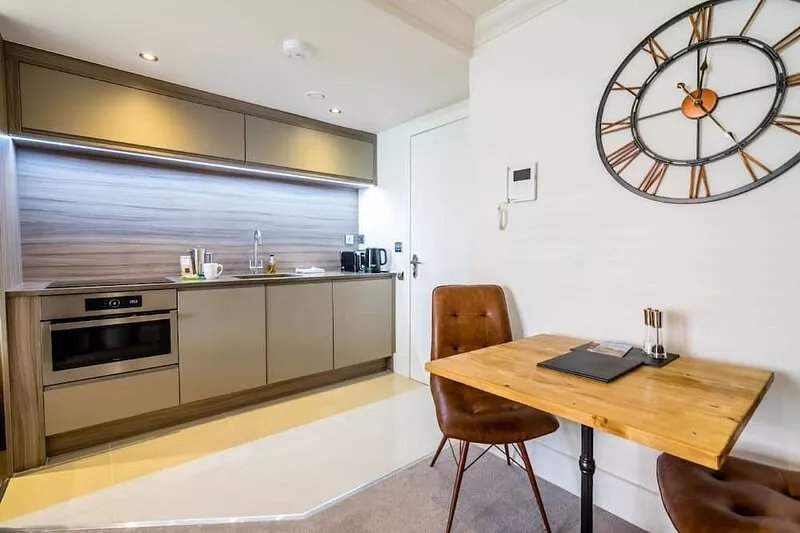 Cocoa Suites 56 - sleeps 2 guests with parking
