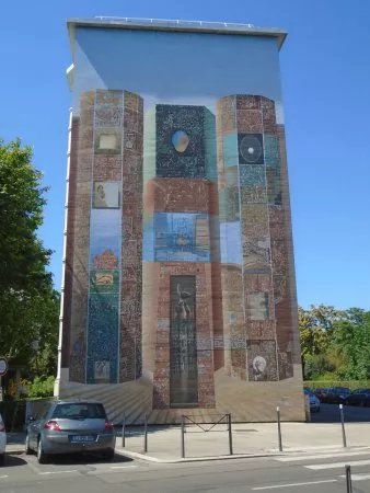 Wall paintings in the United States district by Tony Garnier