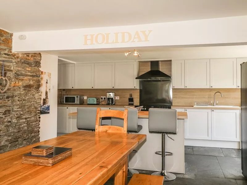 TOWER HOUSE, pet friendly, character holiday cottage in Boscastle