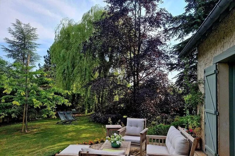 CHARMING HOUSE, quiet, sleeps 9, 5 BEDROOMS/4 BATHROOMS - 3mn GIVERNY