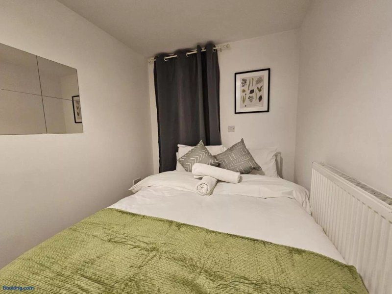 Modernised Bedroom En-Suite