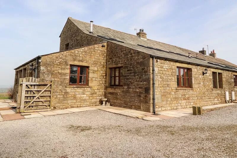 USHERWOODS DAIRY, pet friendly, luxury holiday cottage in Tatham
