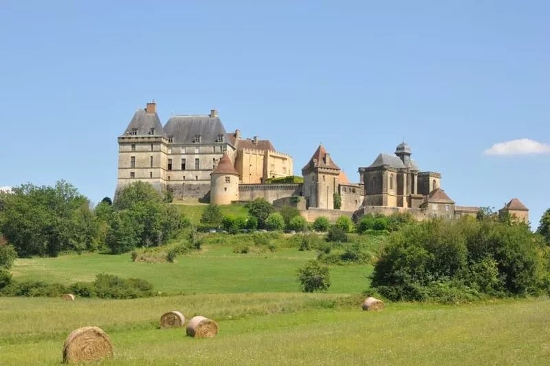 16th century Périgourdine stone house, large fitted summer kitchen, wifi