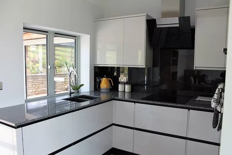 Newly converted pigsty with amazing views. One small dog welcome.