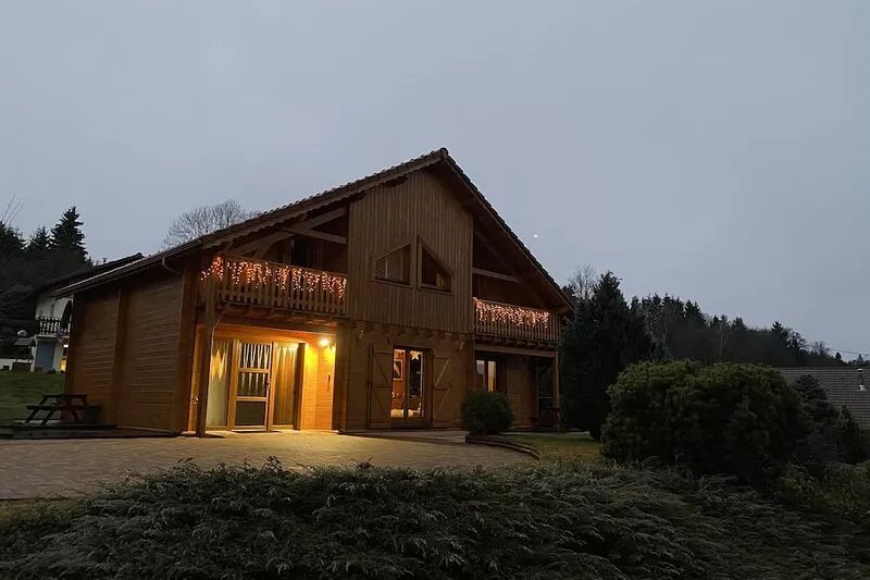 Spacious and charming chalet, 6 minutes from GERARDMER, optional jacuzzi