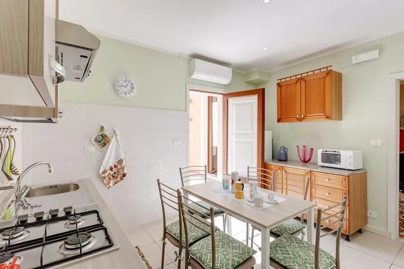 CASA MARIELLA, very central, large APT in Catania!