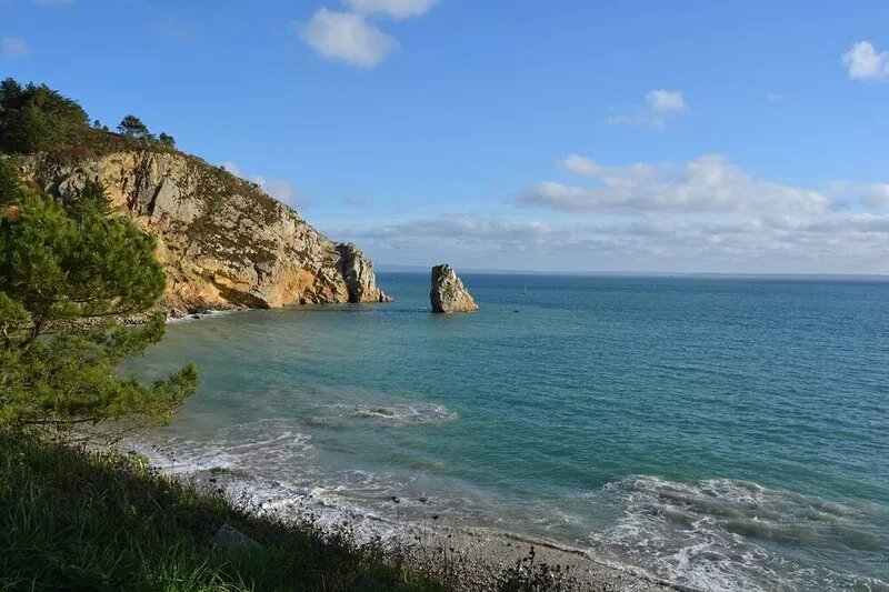 90 m from Morgat beach, fully renovated 3-bedroom house on quiet street