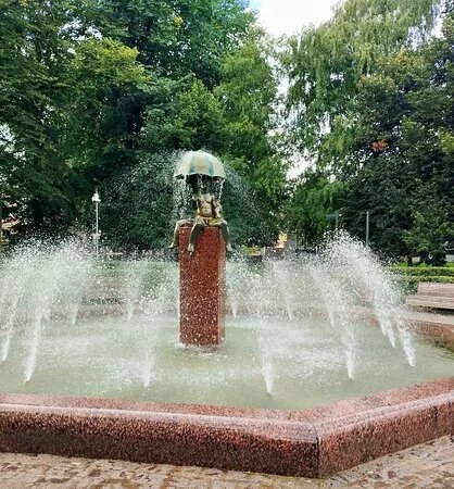 Kids Under The Rain - Fountain