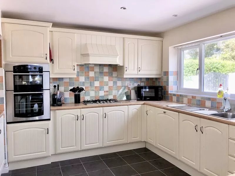 Two 4 or one 8 bed family house sleeps 7/15 close to beach. Full refurb Aug