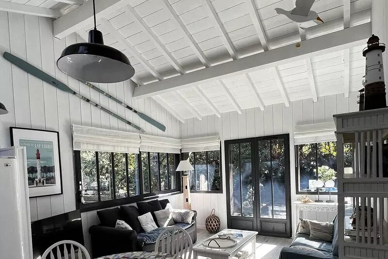 Cap Ferret, charm of a wooden cabin and comfort of a recent realization.
