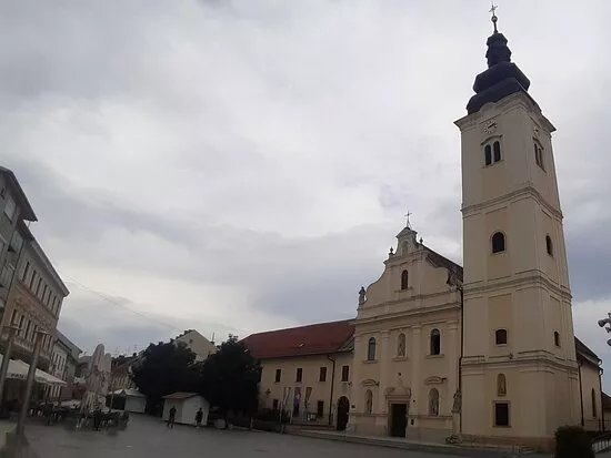 Zupna crkva sv. Nikole Biskupa i franjevacki samostan