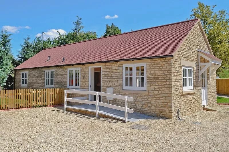 3 bedroom accommodation in Southrop, near Lechlade