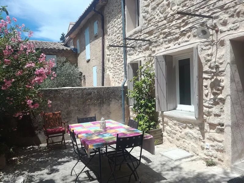 Cottage with swimming pool in a quiet hamlet in the heart of orchards
