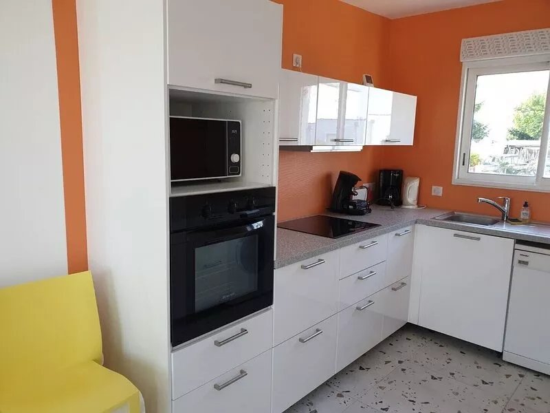 Typical 50's house totally renovated 500m from the beach