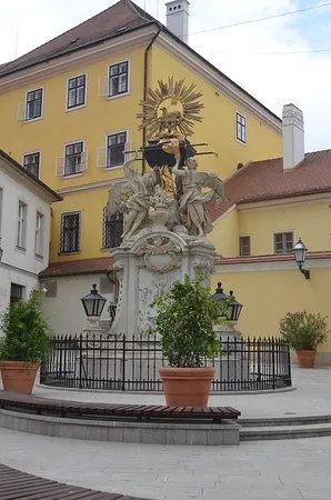 Ark of the Covenant Statue