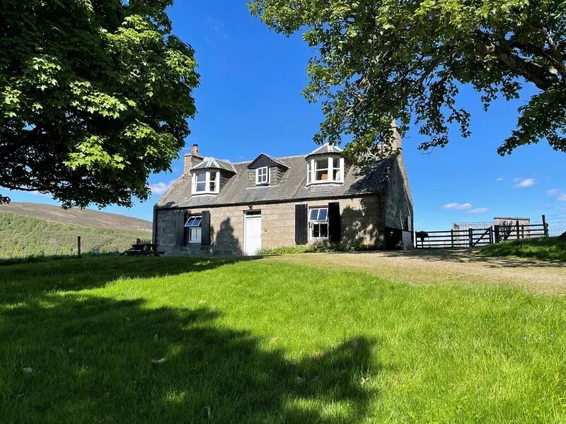 West Gorton -  a cottage that sleeps 4 guests  in 2 bedrooms