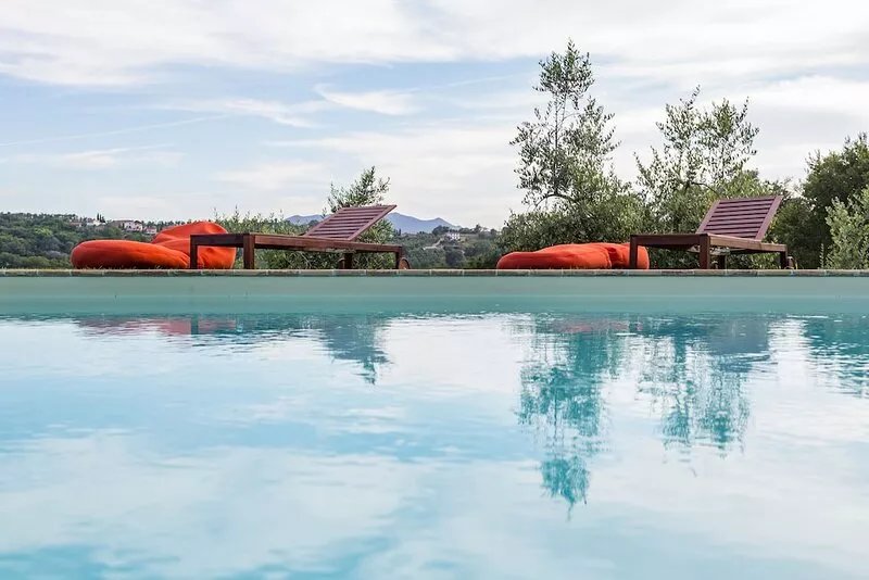 Beautiful Villa with large pool close to Rome in the Sabina Hills 6-14 guests