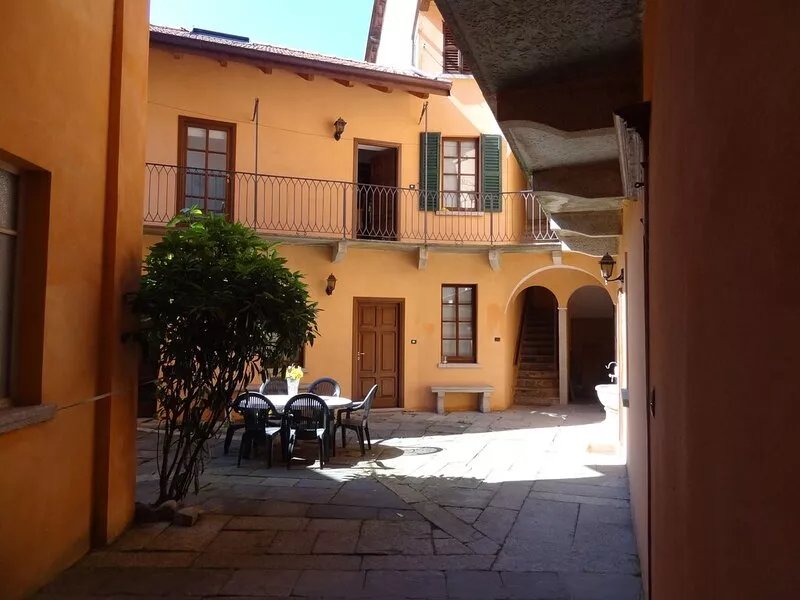 Beautiful garden front Lake Orta for relax vacation free use conoes, bikes