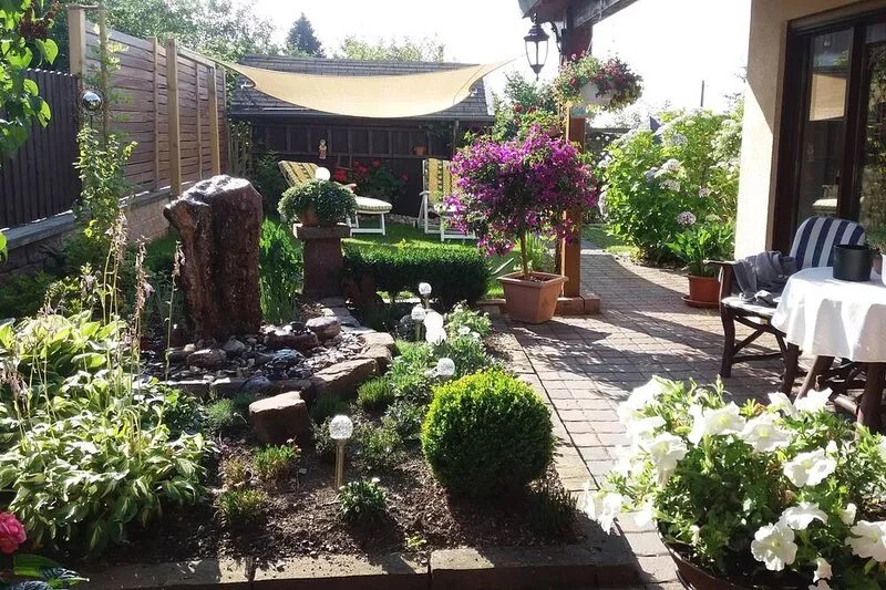 Quiet Non smoking apartment (approx 80sqm.) Located right on the edge.