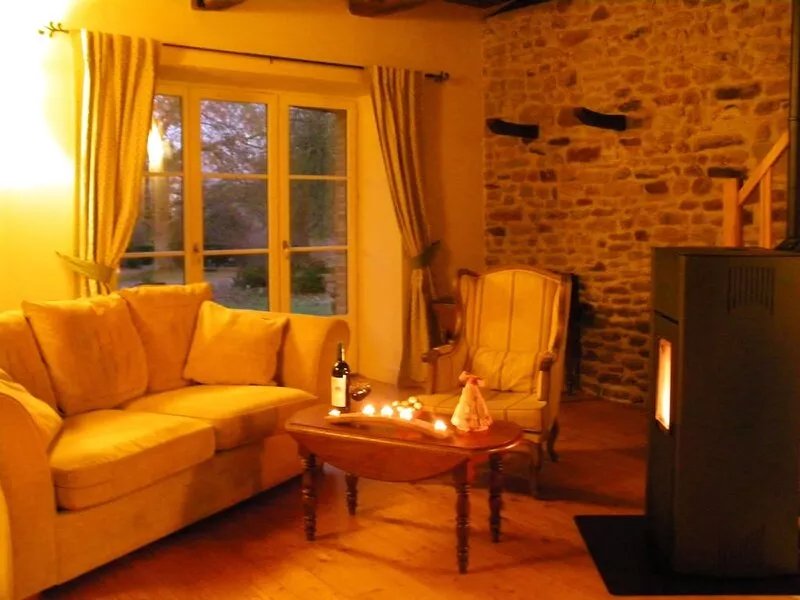 Stay late summer. Charming, cozy eco-gîte. Edge of Rance.