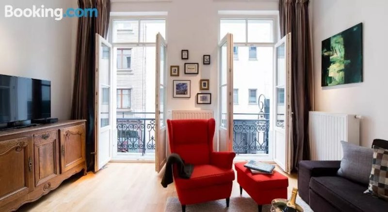 Grand Place The Looks Apartment