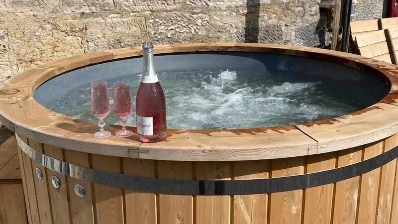 Inviting 2-Bed Barn with hot tub near Muirkirk