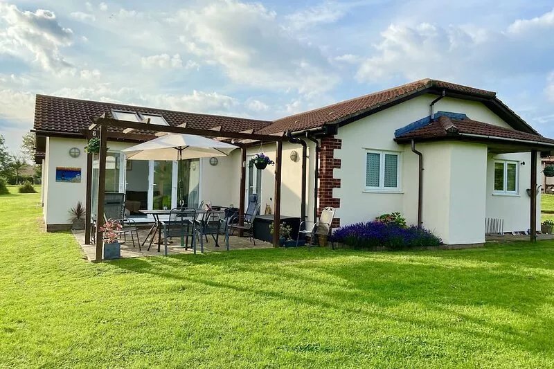 Kokopelli cottage near the Donkey sanctuary Sidmouth , modern and pet friendly.