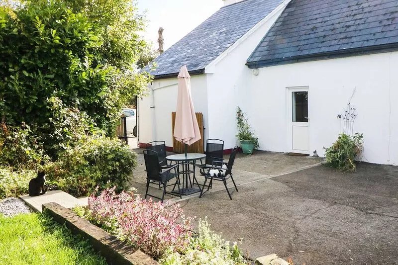 JULIE'S COTTAGE, pet friendly in Castleisland, County Kerry