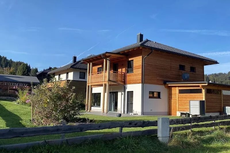 Haus Bergheimat - spacious modern vacation home in Weißbriach with garden
